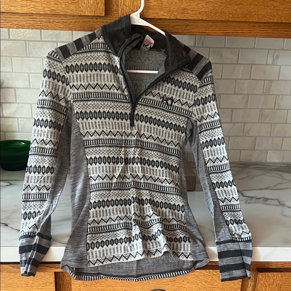 Kari Traa Gray and Black Patterned Women's Top